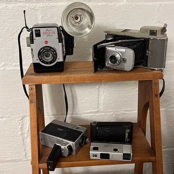 Lot Of Vintage Cameras Polaroid Kodak Vest Pocket Brownie Bulls